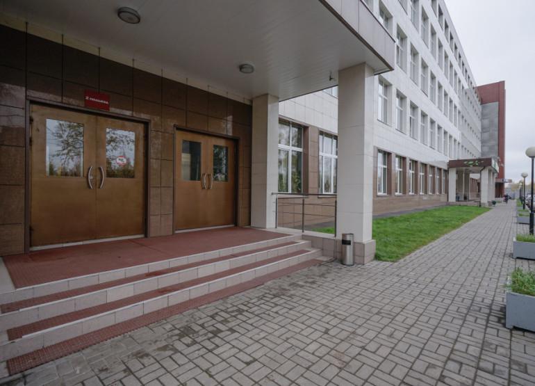 Новый Свет: Вид входной группы снаружи